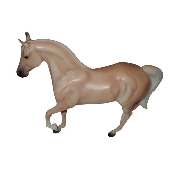 Breyer Classic Horse Gamblers Choice Palomino Morgan #917 Mariah Mold - Picture 3 of 7